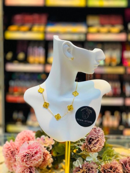 قلادة (Necklace) ستانلس لون ذهبي Van Cleef