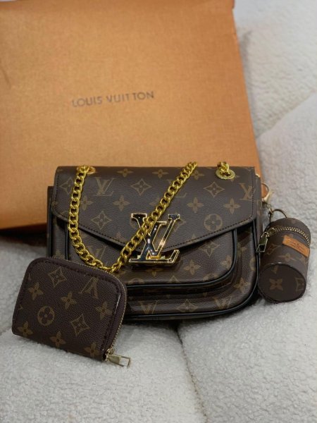 شنطة لويس فيتون LV فخمه وأنيقة مع محفظة وإكسسوارات