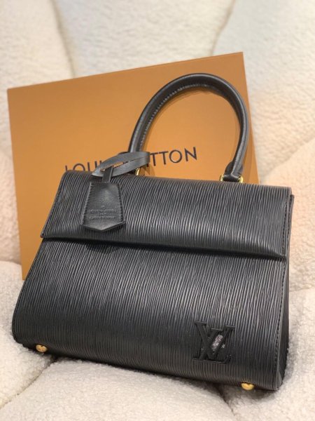 شنطة لويس فيتون LV سوداء بتصميم إيبي فخم