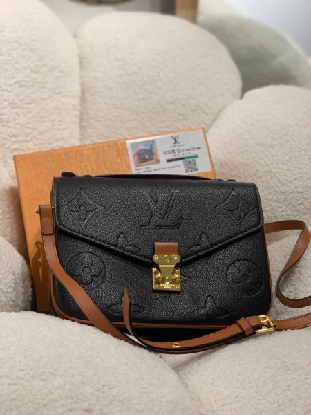 شنطة لويس فيتون LV جلد أسود فخمة